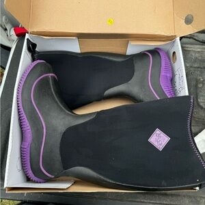 Lightly worn women’s muck boots